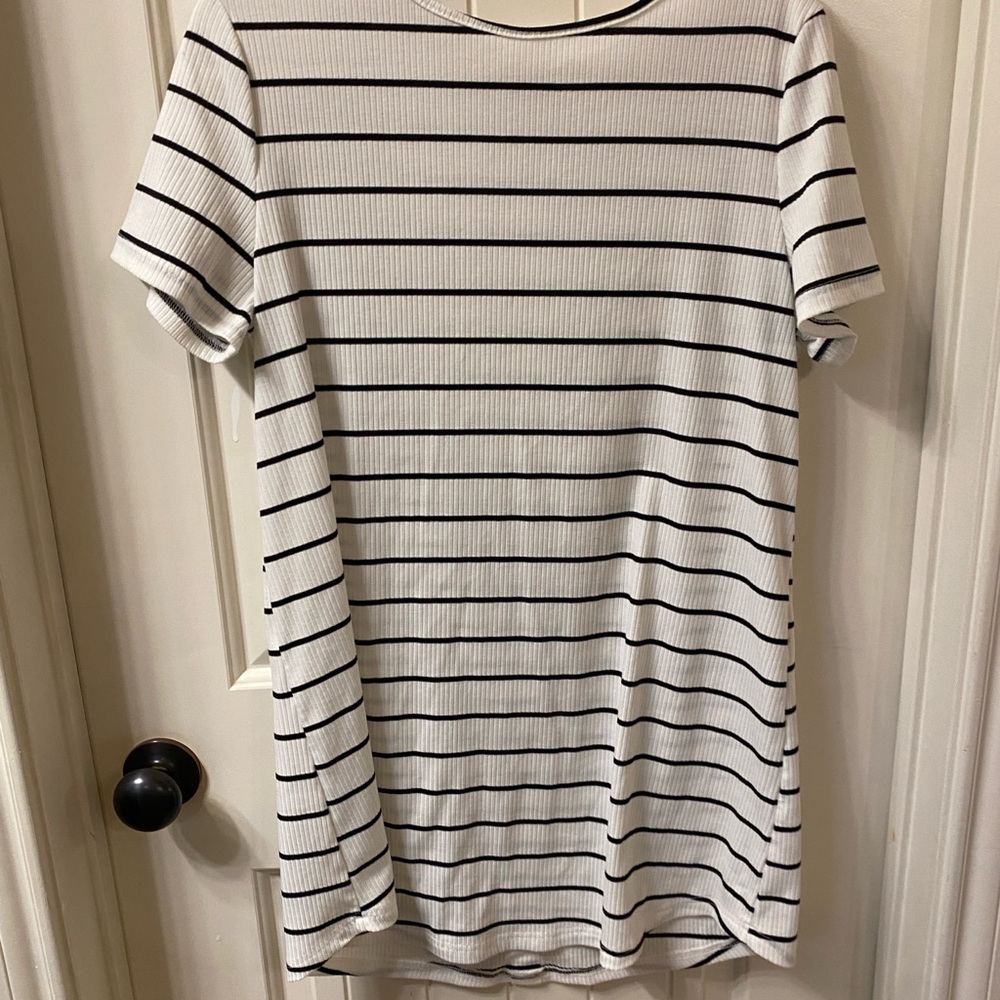 SHEIN Black and White Button Down Shirt - Picture 3 of 6